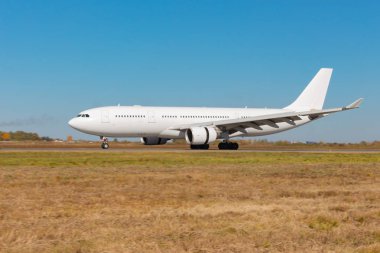Khabarovsk, Rusya - 29 Eylül 2018: Airbus A330-200 Vp-Bub Nordwind Airlines, Khabarovsk havaalanına iniyor.