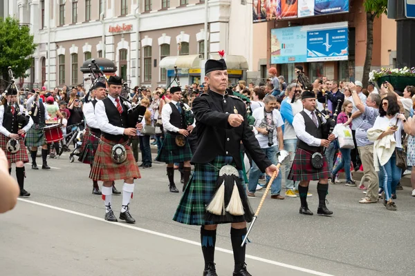 하바롭스크, 러시아 - 6 월 02, 2019: 군사 밴드의 국제 축제 아무르 파도 . — 스톡 사진