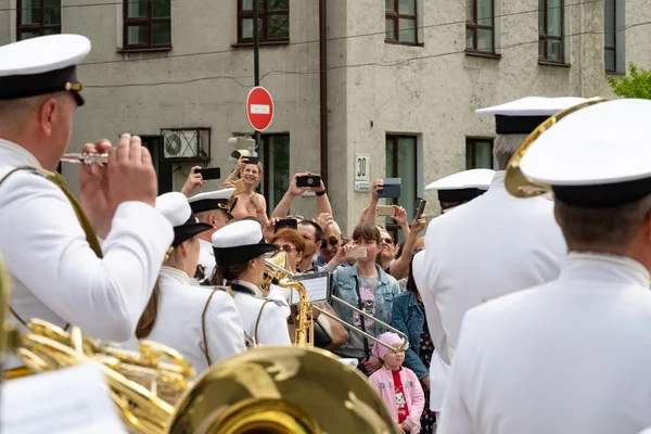 Habarovszk, Oroszország-június 02, 2019: a nemzetközi katonai zenekarok fesztiválja az Amur hullámok . — Stock Fotó