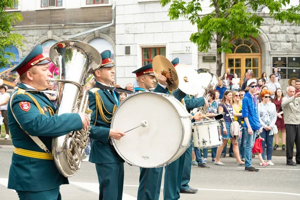하바롭스크, 러시아 - 6 월 02, 2019: 군사 밴드의 국제 축제 아무르 파도 . — 스톡 사진