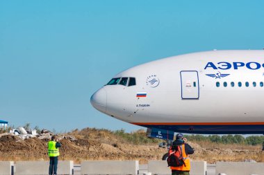 KHABAROVSK, RUSSIA - SEP 29, 2018: Aircraft Boeing 777-300 VQ-BIL Aeroflot airline lands at the airport of Khabarovsk. Photographs landing photographer.