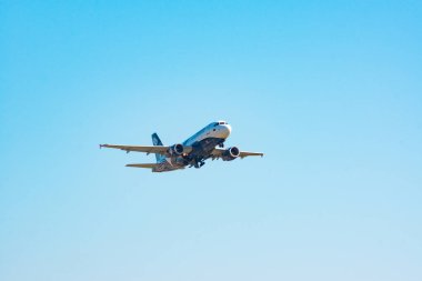 Khabarovsk, Rusya-Eylül 29, 2018: Airbus A319-100 Başkan Yardımcısı-buo Aurora havayolu yakın çekim kapalı alır