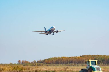 Khabarovsk, Rusya-Eylül 29, 2018: Airbus A319-100 Başkan Yardımcısı-buo Aurora havayolu yakın çekim kapalı alır
