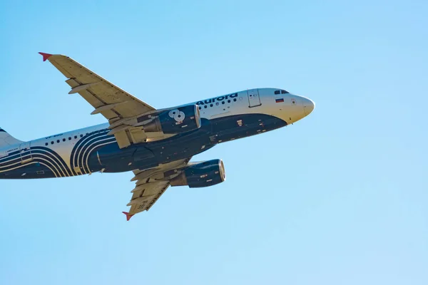Khabarovsk, Rusya-Eylül 29, 2018: Airbus A319-100 Başkan Yardımcısı-buo Aurora havayolu yakın çekim kapalı alır