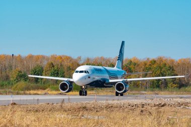 Khabarovsk, Rusya-Eylül 29, 2018: Airbus A319-100 Başkan Yardımcısı-buo Aurora havayolu yakın çekim kapalı alır