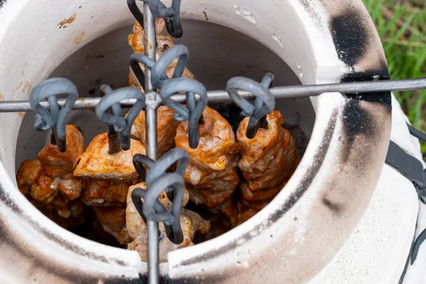 Skewers in the tandoor. Cooking kebab of meat in a tandoor. — Stock Photo, Image