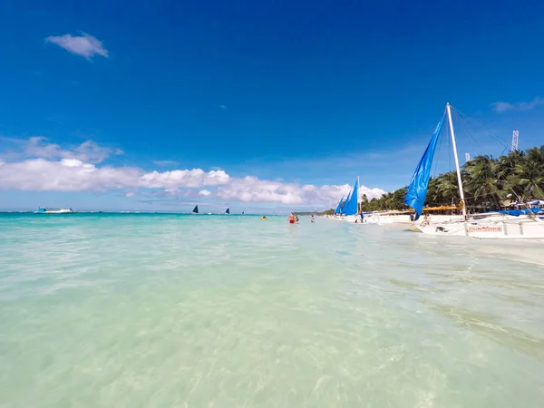 Playas blancas de Boracay Filipinas. Mar turquesa. Palmeras verdes . — Foto de Stock