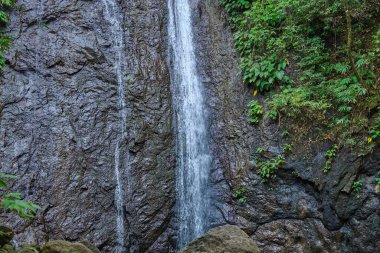 Panay Filipinleri 'ndeki Şelaleler.