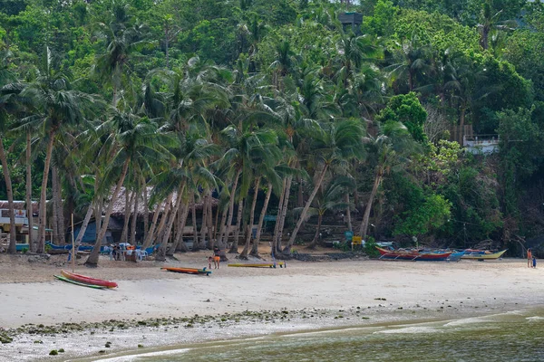 Praia Branca Ilha Boracay Turistas Caminham Longo Praia Nadam Mar — Fotografia de Stock
