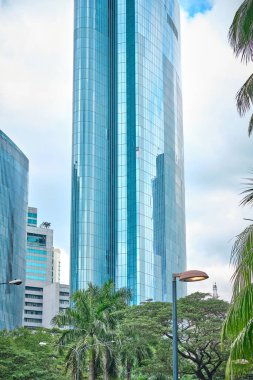 Manila, Filipinler - Şubat 02, 2020: Gündüz vakti Makati şehrinin sokakları.