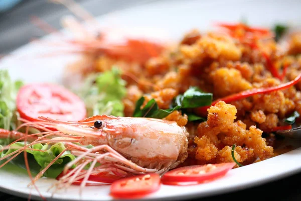 Baharatlı karides, yakın çekim.