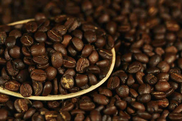 Kahve çekirdeği dokuyu kapatır.