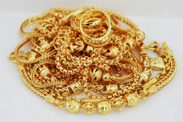 Guld Halsband Närbild Makro Vit Bakgrund — Stockfoto