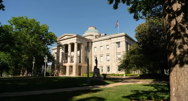 Een Horizontale Compositie Van North Carolina State House Gelegen Het — Stockfoto