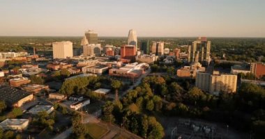 Binalar peyzaj ve şehir şehir manzarası Winston Salem North Carolina havadan görünümü