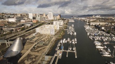 Tacoma Waterfront Thea Foss suyolu ve başlama Bay erişim sağlar
