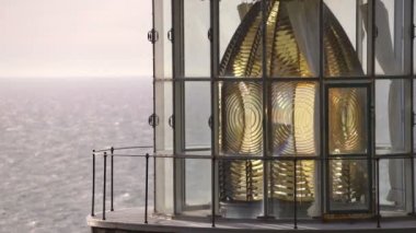 Heceta kafa Fresnel Lens ile Pasifik Okyanusu'na bakan bir devlet manzara alan Oregon atanır