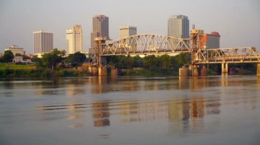 Little Rock Waterfront tarafından Arkansas Nehri akar