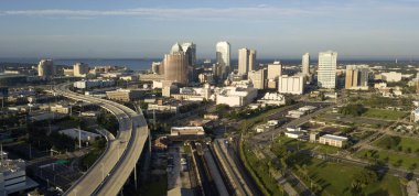 Havadan görünümü Tampa Bay Florida Batı kıyısında yoğun liman kentidir Amerika Birleşik Devletleri