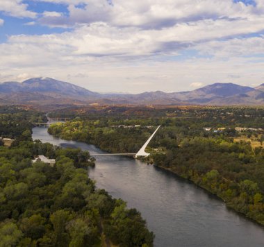 Açık gün Sacramento Nehri Redding California ABD orman yangını zarar görmek için