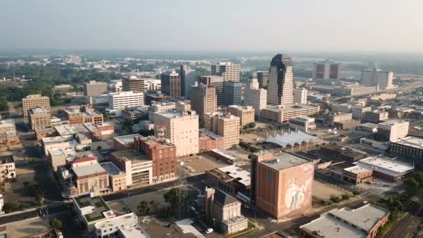 Flygfoto Glider Rätt Över Shreveport Louisiana Downtown Metro Tätorten — Stockvideo