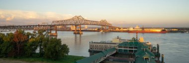 Horace Wilkinson Köprüsü üzerinden Batı Baton Rouge bucak bağlantı noktası Allen Mississippi Nehri East Baton Rouge bucak Baton Rouge Louisiana Interstate 10 taşır.
