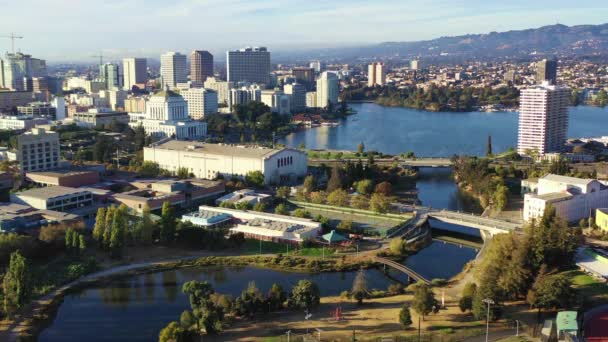梅里特湖旧金山奥克兰加利福尼亚州市中心市天际线 — 图库视频影像