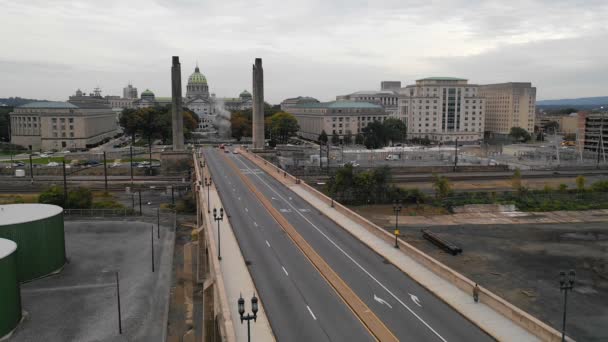 Vista Aérea Volando Hacia Centro Urbano Harrisburg — Vídeos de Stock