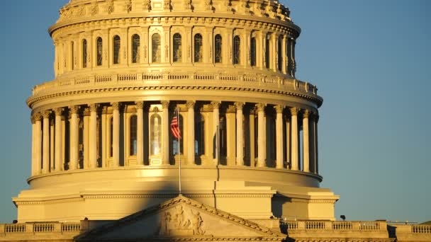 American Flag Waves Wind Gedung Capitol — Stok Video