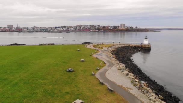 Portland Golfbreker Lighthouse Bug Licht Leidt Mariners Haven — Stockvideo