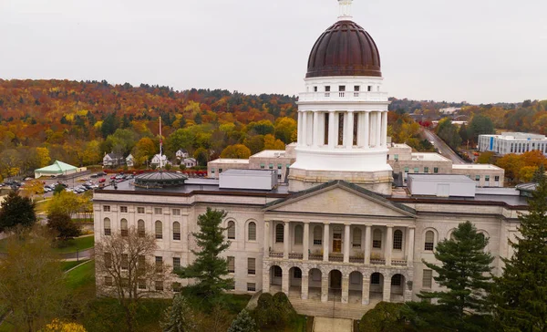 Pobliżu Szczytu Jesień Kolor Liści State House Main Augusta Usa — Zdjęcie stockowe