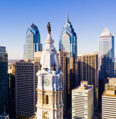 Ben Franklin heykeli Philadelphia Pa şehir sokaklarında üzerinde görünüyor