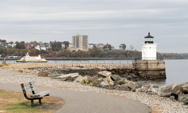 Jedną Latarnię Portland Maine Prowadzi Walczył Morskie Łodzie Dzień Noc — Zdjęcie stockowe