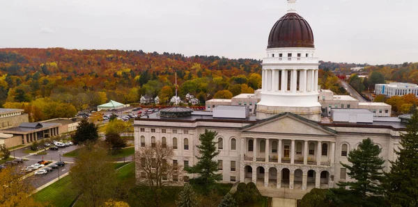 Pobliżu Szczytu Jesień Kolor Liści State House Main Augusta Usa — Zdjęcie stockowe