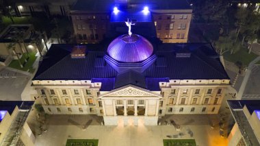 Arizona Capitol Phoenix ABD'de bina çatısı mavi ışık yanar