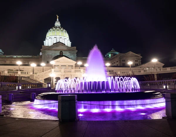 Kunstlicht Toegevoegd Aan Fontein Van Koepel Van Het Capitol Harrisburg — Stockfoto