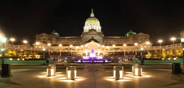 Kunstlicht Toegevoegd Aan Fontein Van Koepel Van Het Capitol Harrisburg — Stockfoto