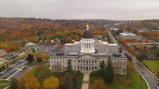 Capitol Building State House Augusta Maine Otoño Temporada Aérea — Vídeo de stock