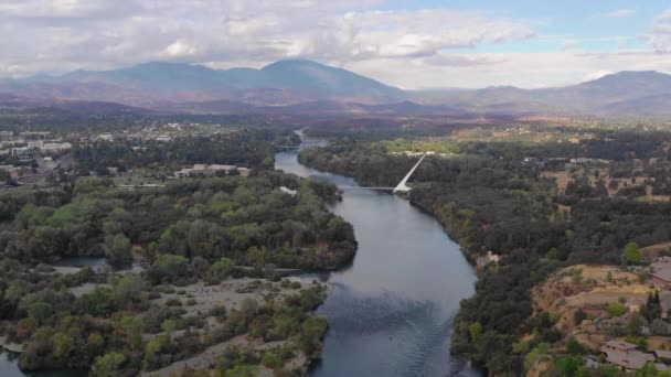 Aerial View Sacramento River Redding Californië Bullebak Choop Mountain — Stockvideo