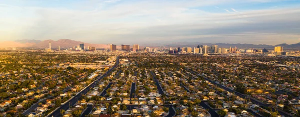 Vista Aérea Toda Longitud Las Vegas Strip Con Casas Circundantes — Foto de Stock