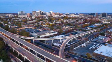 Havadan görünümü Wilmington Delaware şehir merkezinde şehir manzarası otobüs istasyonu ve Karayolları