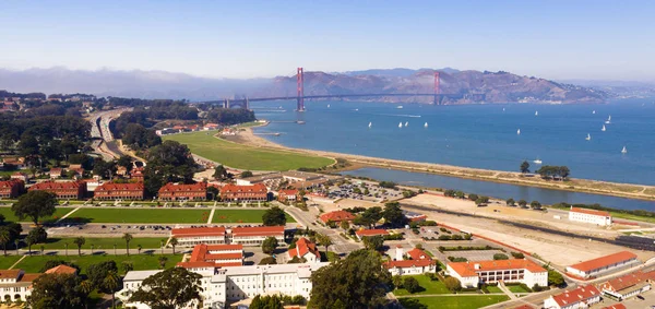 Sailboats Fill Bay Golden Gate Bridge Bay Waterfront San Francisco — Stock Photo, Image