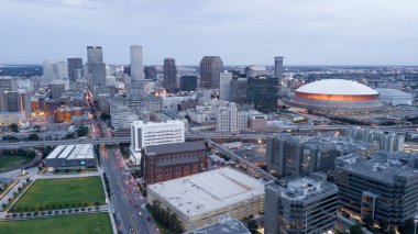 Onun New Orleans Louisiana şehir merkezinde kentsel şehir merkezi çekirdek temiz berrak bir hava görünümünü