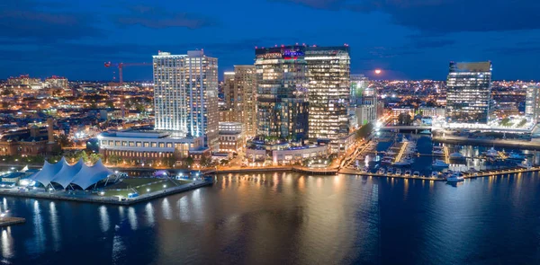 Los Edificios Están Iluminados Centro Urbano Baltimore Maryland — Foto de Stock