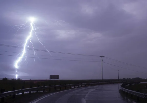 Esta Tormenta Está Acercando Demasiado Para Estar Salvo Bajo Paso — Foto de Stock