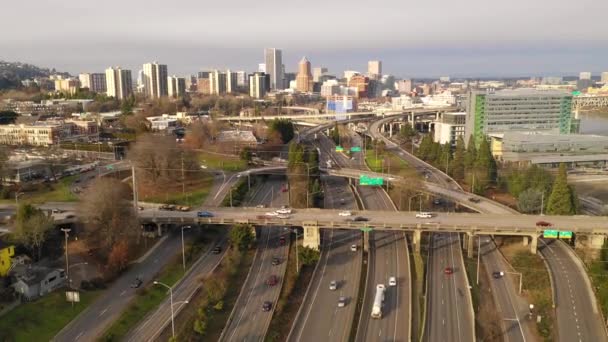Luftaufnahme Interstate Straßen Und Überführungen Portland Oregon — Stockvideo