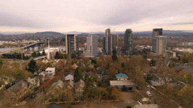 Aerial View Güney Waterfront Downtown Portland Oregon içine doğuya bakıyor