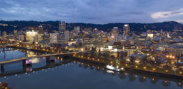 Willamette River Bridges and Waterfront Overcast Night Portland — Stock Photo, Image