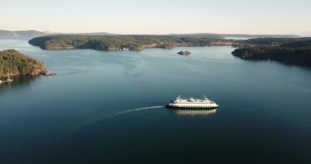 Luchtfoto Verheffen Puget Sound Ferry Vertrekt — Stockvideo