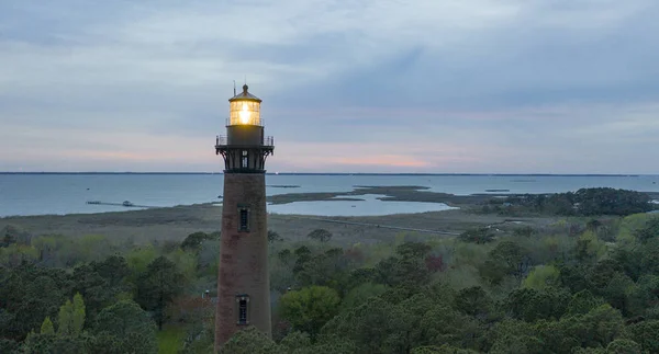 Słońce ustawienie w Currituck latarnia zewnętrzna banki Północna Karolina — Zdjęcie stockowe